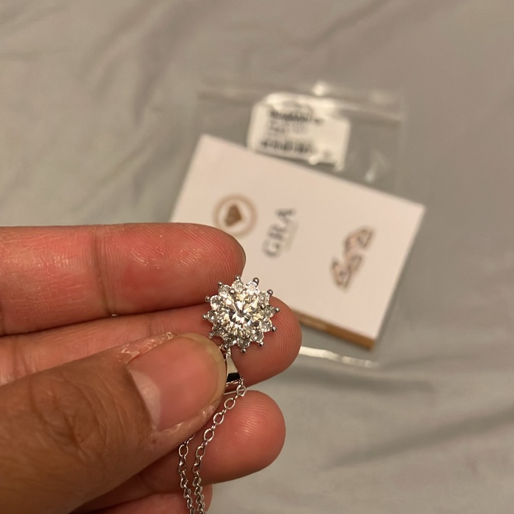 Moissanite necklace - Picture 11 of 12